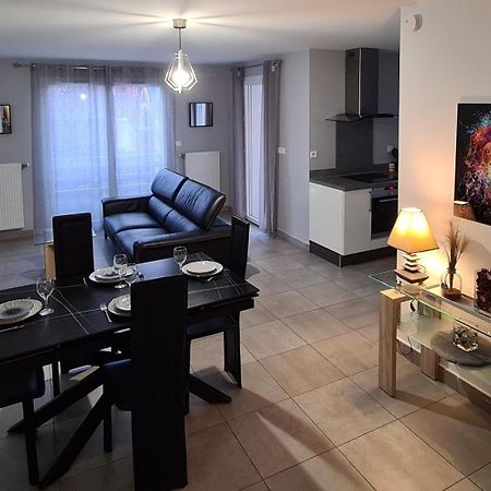 Appartement De Standing Au Centre De Шасьє Екстер'єр фото